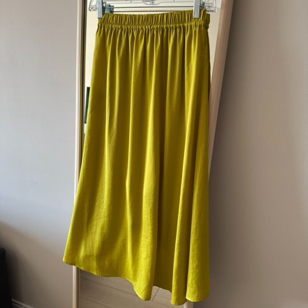 Freeman T. Porter Women's chartreuse skirt (size XS) - Picture 2 of 2